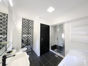 Villa | Bathroom | Bathtub, towels