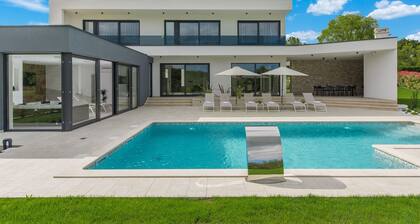 Modern Villa with Private Pool & Hot Tub in Central Istria
