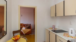 Villa | Private kitchen - Charming Island Apartment & Garden, Near Sandy Beach and Restaurant, WiFi (Dubrovnik)