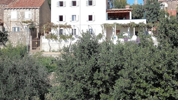 Exterior - Charming Island Apartment & Garden, Near Sandy Beach and Restaurant, WiFi (Dubrovnik)