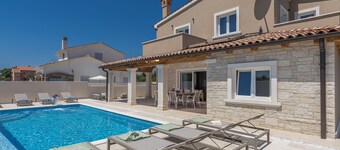 Stylish Villa With Private Pool and Fenced Garden, Ideal Choice for Chill in Istria