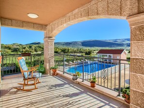 Balcony - Beautiful Villa With Private Pool, Welness Area, big Garden With Bbq, Taverne (Ružic)
