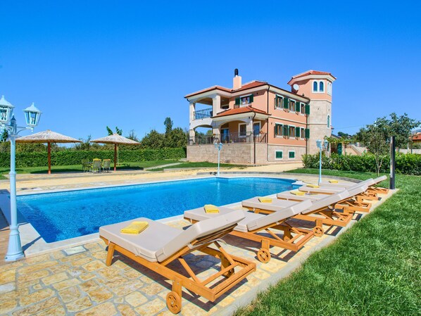 Outdoor pool - Beautiful Villa With Private Pool, Welness Area, big Garden With Bbq, Taverne (Ružic)