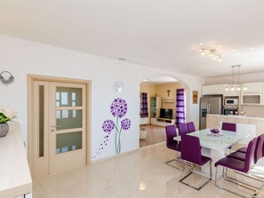 Villa | Dining