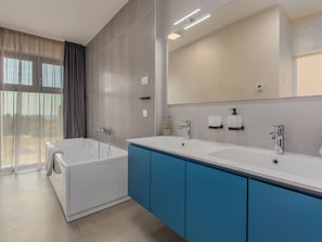 Cottage | Bathroom | Towels