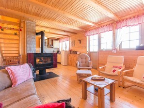 House | Living area | Fireplace - Holiday Home Ravna Gora Near Risnjak Park (Ravna Gora)