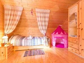 4 bedrooms, iron/ironing board, bed sheets - Holiday Home Ravna Gora Near Risnjak Park (Ravna Gora)