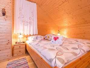 Talo | 4 makuuhuonetta, silitysrauta/-lauta, vuodevaatteet
