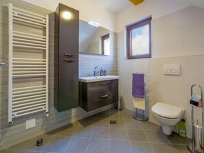 Ferienhaus | Badezimmer | Dusche, Haartrockner, Handtücher