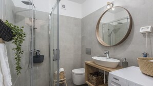 Hus | Bad | Dusj, hårføner og håndklær