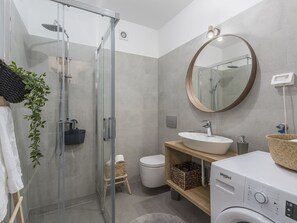Ferienhaus | Badezimmer | Dusche, Haartrockner, Handtücher