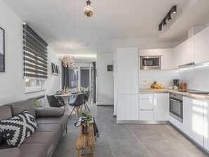Living room - A Charming Apartment With Balcony and sea View for 3 Persons in Rovinj (Rovinj)