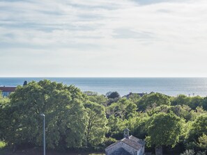 Beach - A Beautiful Spacious Apartment for 4 Persons Near the Beach in Rovinj (Rovinj)