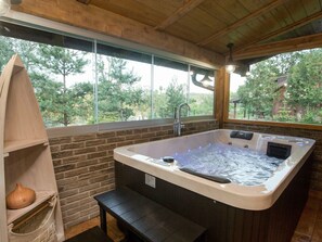 House | Property amenity - Amazing Chalet with Private Garden, Hot Tub, Sauna, Great Location by the River (Lasinja)
