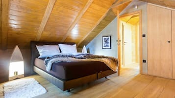 House | 2 bedrooms, individually furnished, iron/ironing board, bed sheets