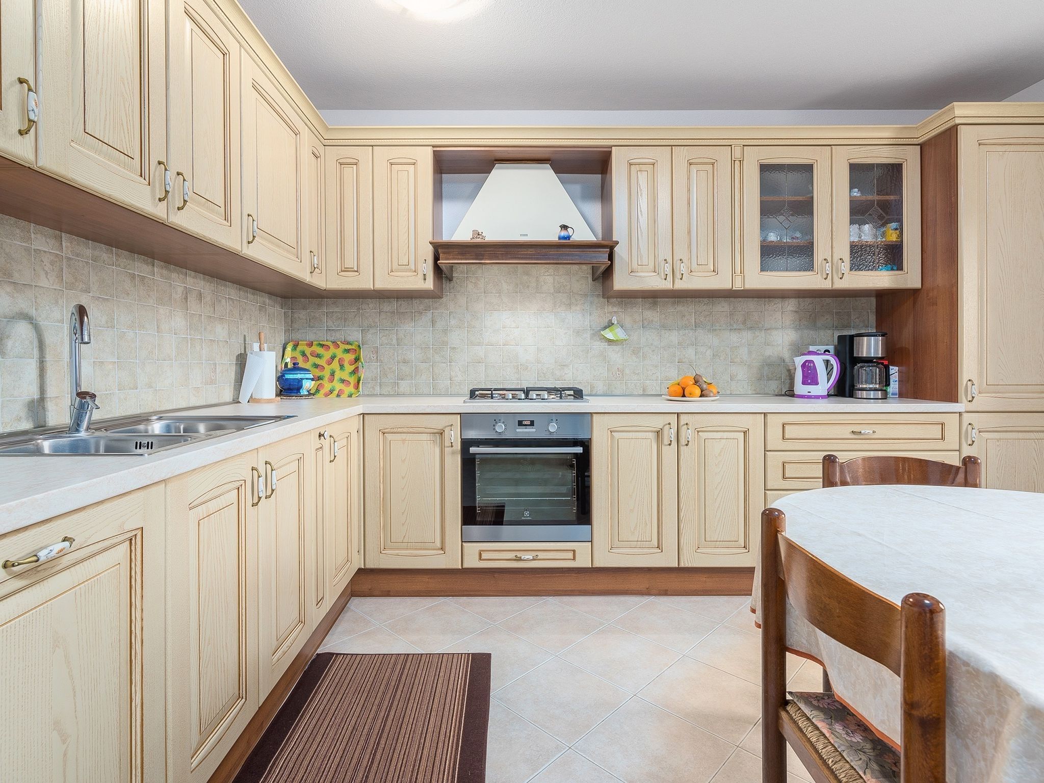 Villa | Private kitchen | Fridge, oven, dishwasher, coffee/tea maker