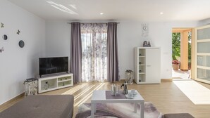 Unclassified image, 5 of 40, button - Modernly Equipped two Bedroom Apartment With Private Pool for 4-6 People (Tinjan)