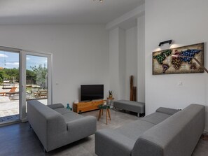 Living area - Modern Countryside Villa Near the Sea, Private Swimming Pool, Lovely Guesthouse (Polaca)