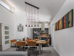 Villa | Dining