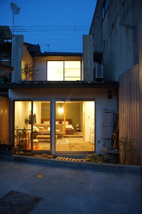 Free self-parking - Guest Suites Fukugiku (Kyoto)