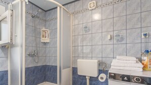 Shower, hair dryer, towels - Nicely Decorated Holiday House Adrijana in Umag (Umag)