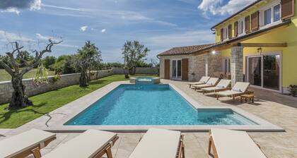 Villa Garden with Pool, Hot Tub, Garden Offering Relaxation & Privacy