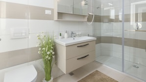 Cottage | Bathroom