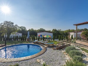 Pool - Holiday House With Private Pool for 6- 8 People in Holiday Park Jelovci (Tinjan)