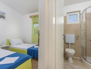 Bathroom - Holiday House With Private Pool for 6-8 Persons in the Holiday Park Jelovci (Tinjan)