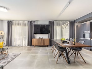Cottage | Dining