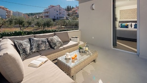Balcony - Modern Villa Roko for 6 Persons With Whirpool in Trogir Near the Beach (Trogir)