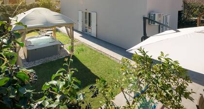 Modern Villa Roko for 6 Persons With Whirpool in Trogir Near the Beach