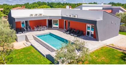 Modern and Luxury Villa Designed for Ultimate Relaxation With Heated Pool