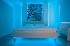 2 bedrooms, bed sheets