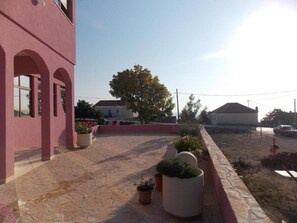 Exterior - Tranquil Villa in Podstrana near Mutogras Beach (Podstrana)