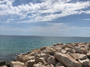 Beach - Lovely Holiday Home in Novalja With Garden (Novalja)