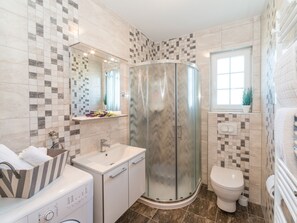 Villa | Bathroom | Shower, hair dryer, towels
