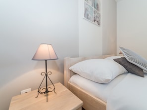 3 bedrooms, bed sheets