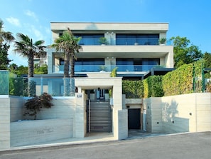Exterior - Luxurious two Bedroom Apartment With a sea View in Crikvenica (Crikvenica)