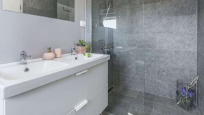 Unclassified image, 5 of 32, button - Charming Villa Frontera in Nova Vas With Private Pool for 6 People (Porec)