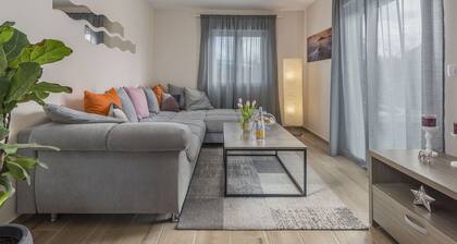 Charming Villa Frontera in Nova Vas With Private Pool for 6 People