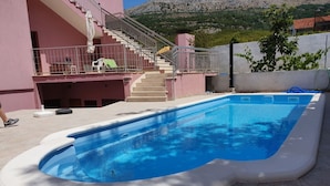 Pool - Simplistic Villa in Podstrana with Patio near Adriatic Sea (Podstrana)