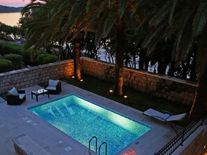 Vila | Piscina | Piscina interna, piscina externa