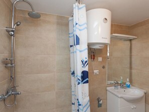 Shower - Studio Apartment in Central Quiet Area, Panoramic sea View + Balcony, Free Wi-fi (Dubrovnik)