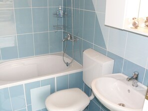 Combined shower/bathtub - Peaceful Apartment in Dubrovnik Croatia With Pool (Dubrovnik)