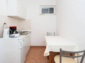 Dining - Authentic Unit Overlooking Dubrovnik old Town and Lokrum Island, Private Terrace (Dubrovnik)