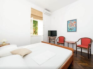 2 bedrooms, individually furnished - Authentic Unit Overlooking Dubrovnik old Town and Lokrum Island, Private Terrace (Dubrovnik)