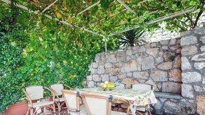 Unclassified image, 2 of 32, button - Serene Mansion in Dubrovnik With Private Terrace (Dubrovnik)