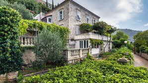 Unclassified image, 3 of 32, button - Serene Mansion in Dubrovnik With Private Terrace (Dubrovnik)