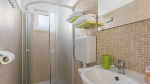 Villa | Bathroom | Shower, towels